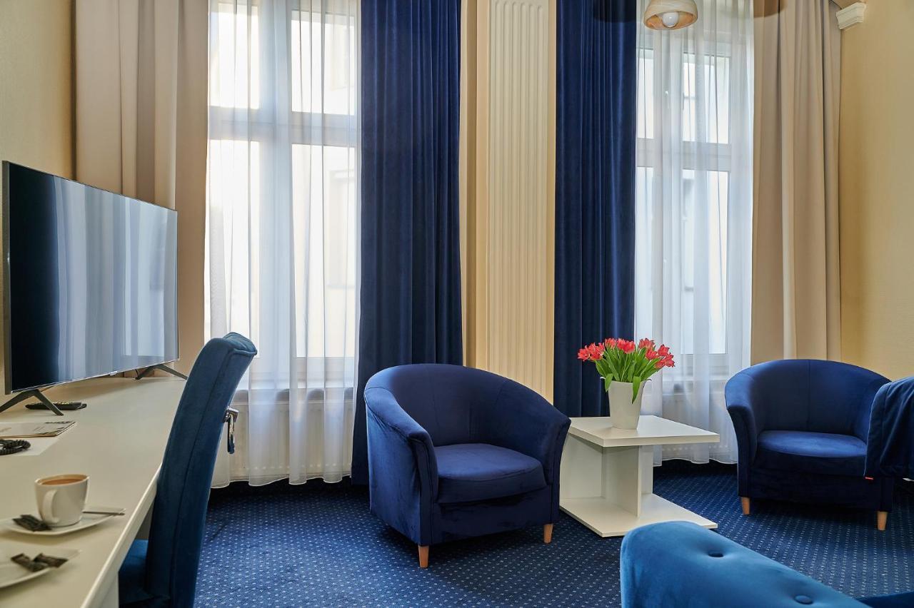 Hotel Royal グリヴィツェ エクステリア 写真