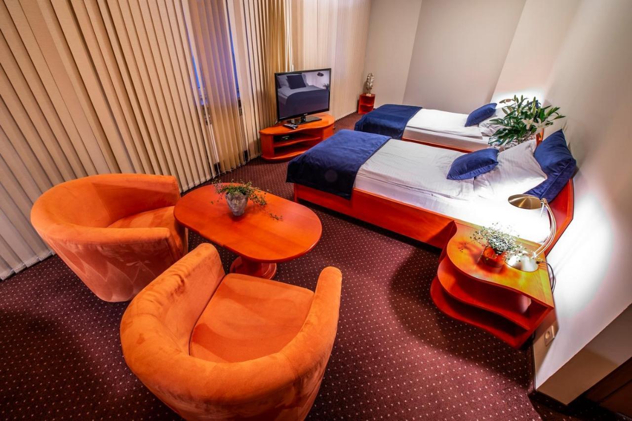 Hotel Royal グリヴィツェ エクステリア 写真