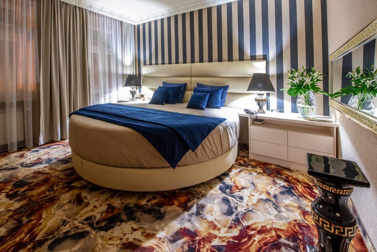 Hotel Royal グリヴィツェ エクステリア 写真