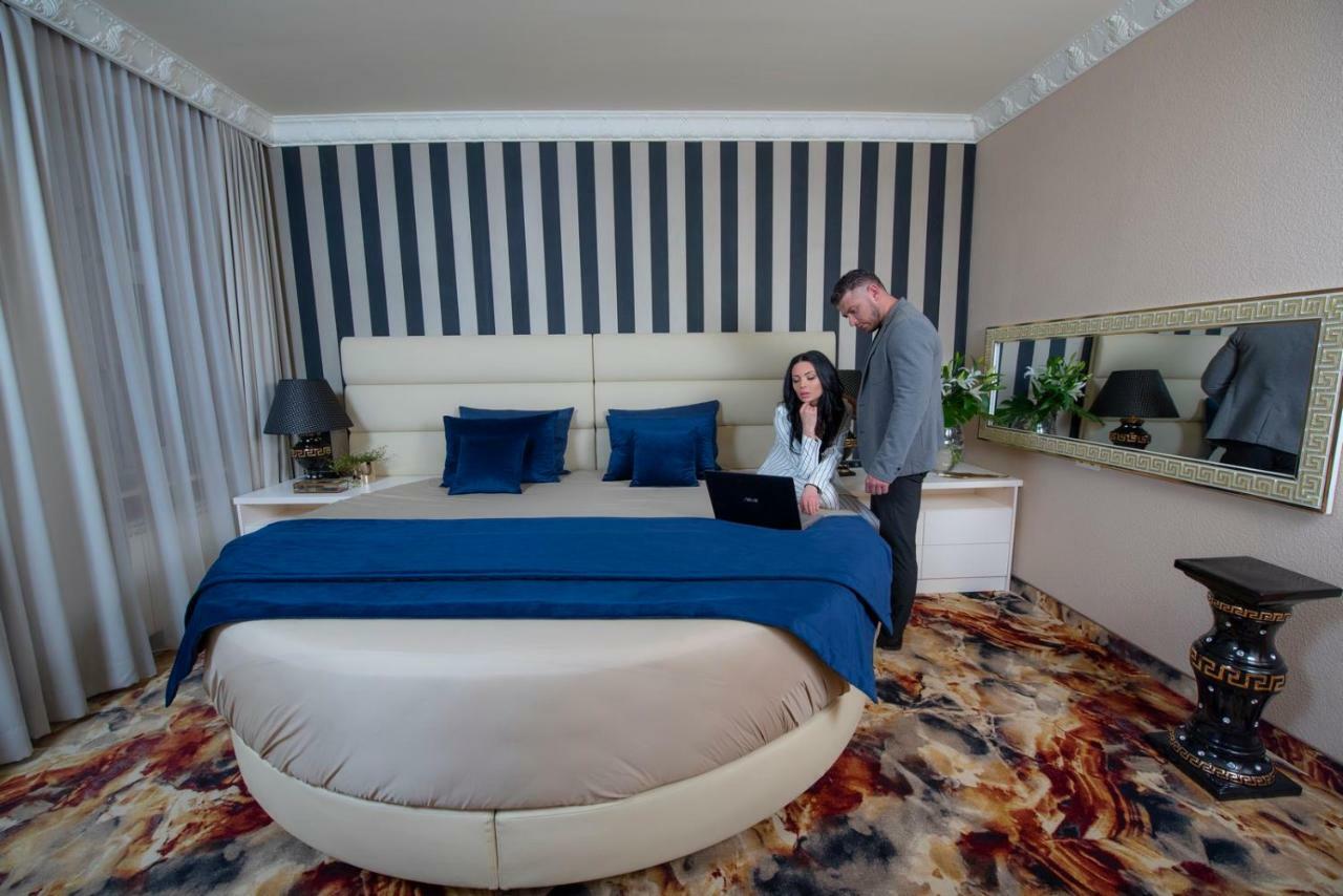 Hotel Royal グリヴィツェ エクステリア 写真