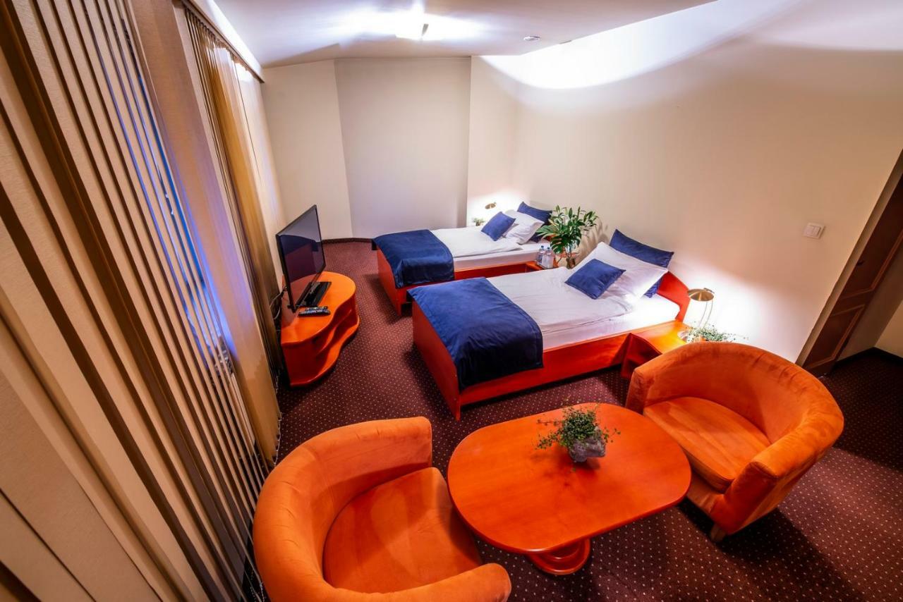 Hotel Royal グリヴィツェ エクステリア 写真